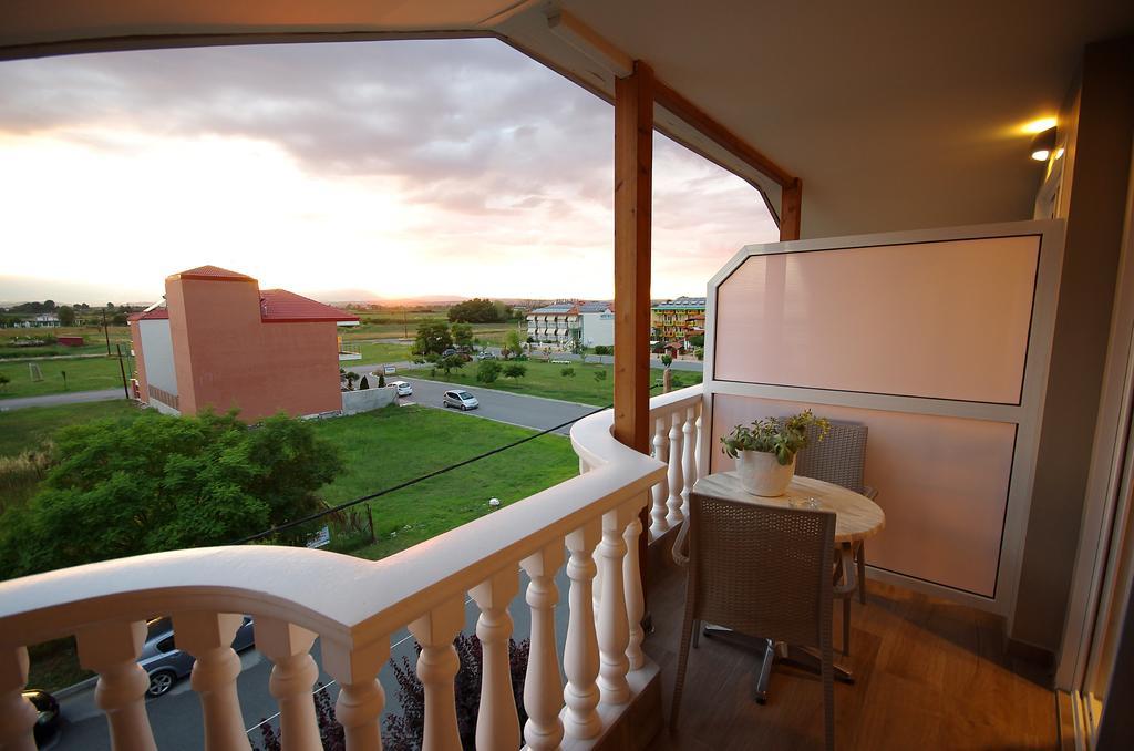 John & Eve Hotel Paralía エクステリア 写真