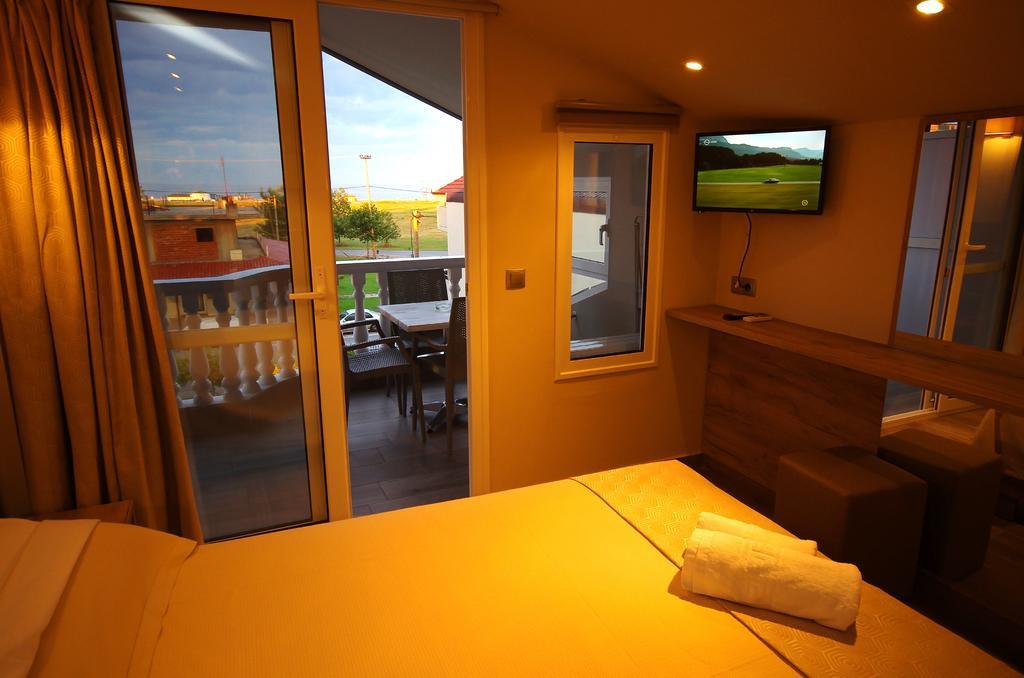 John & Eve Hotel Paralía エクステリア 写真