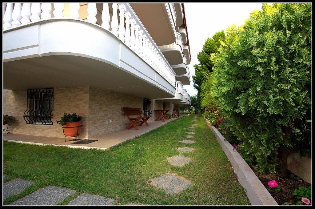John & Eve Hotel Paralía エクステリア 写真